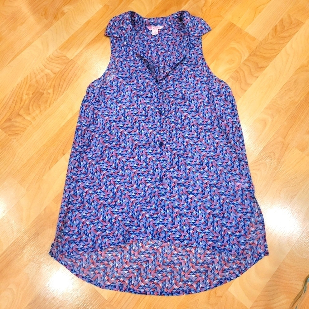 Candies sleeveless sheer button down Geometric tunic size small